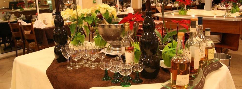 Briey Hotel Aster Restaurant Aux Arcades מראה חיצוני תמונה