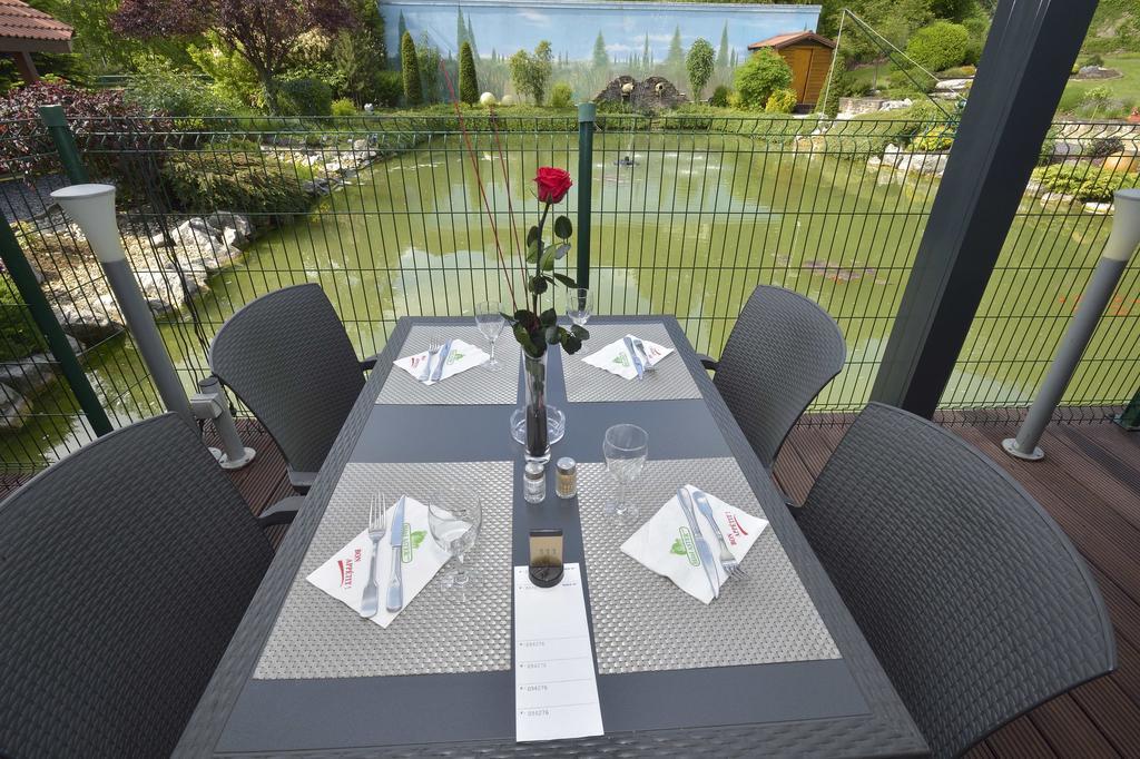 Briey Hotel Aster Restaurant Aux Arcades מראה חיצוני תמונה