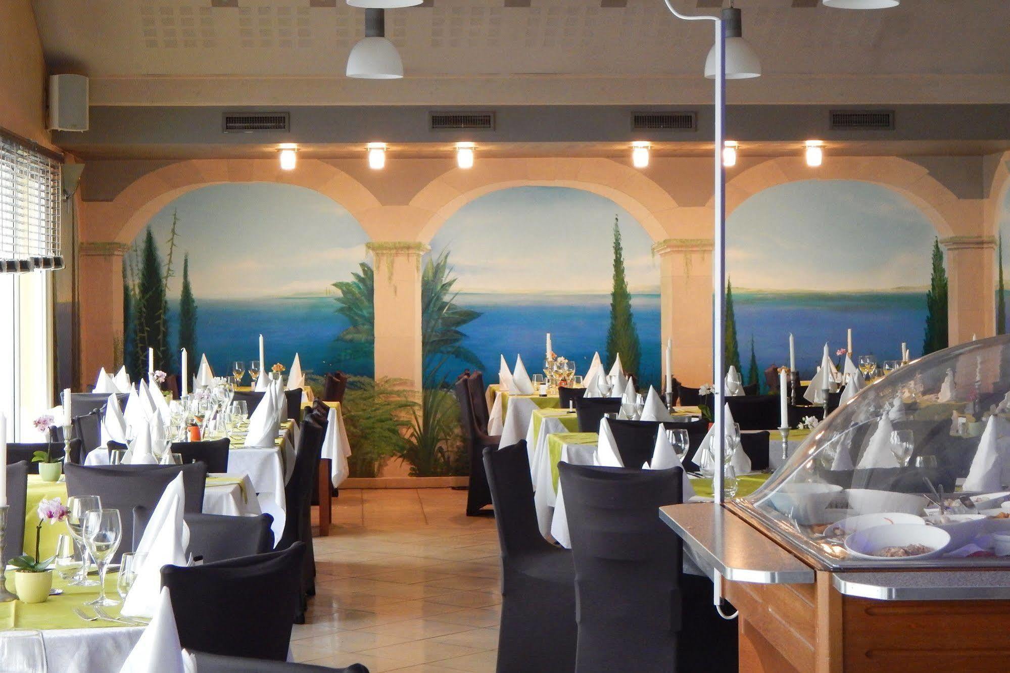 Briey Hotel Aster Restaurant Aux Arcades מראה חיצוני תמונה
