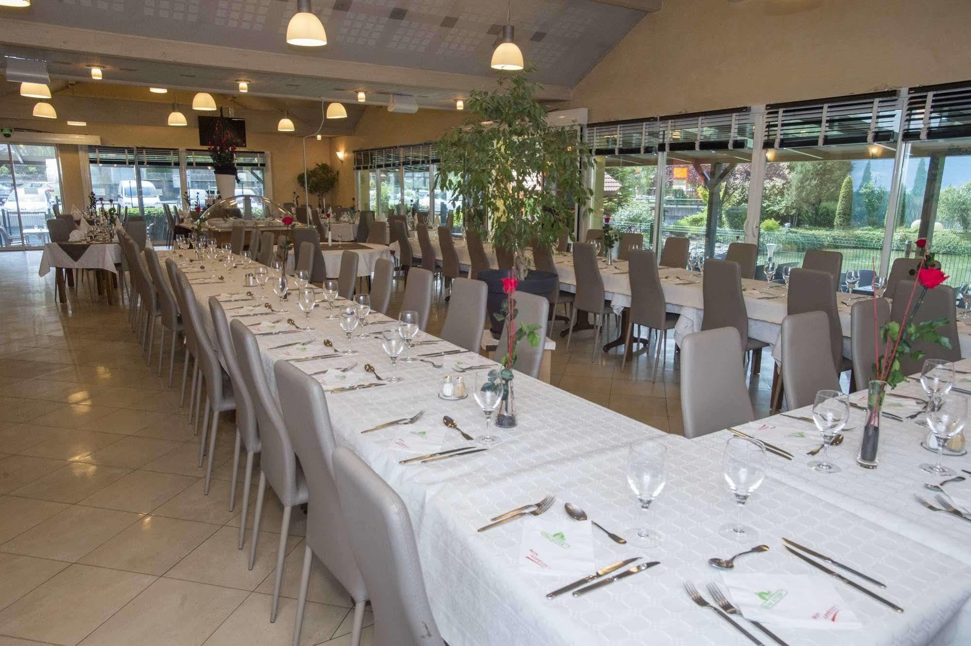 Briey Hotel Aster Restaurant Aux Arcades מראה חיצוני תמונה